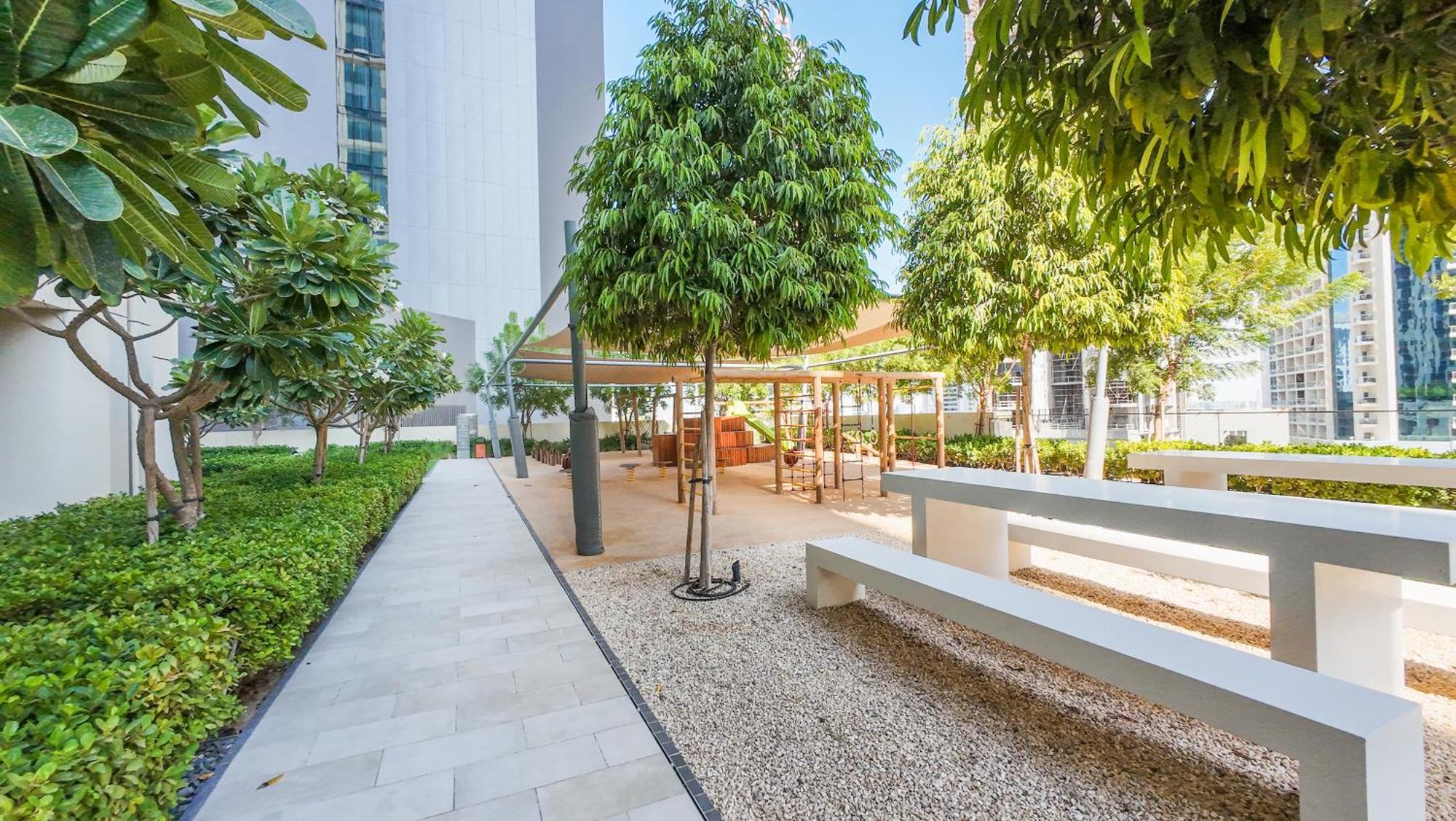 Prime Downtown Location 2br Burj Royale Apartment