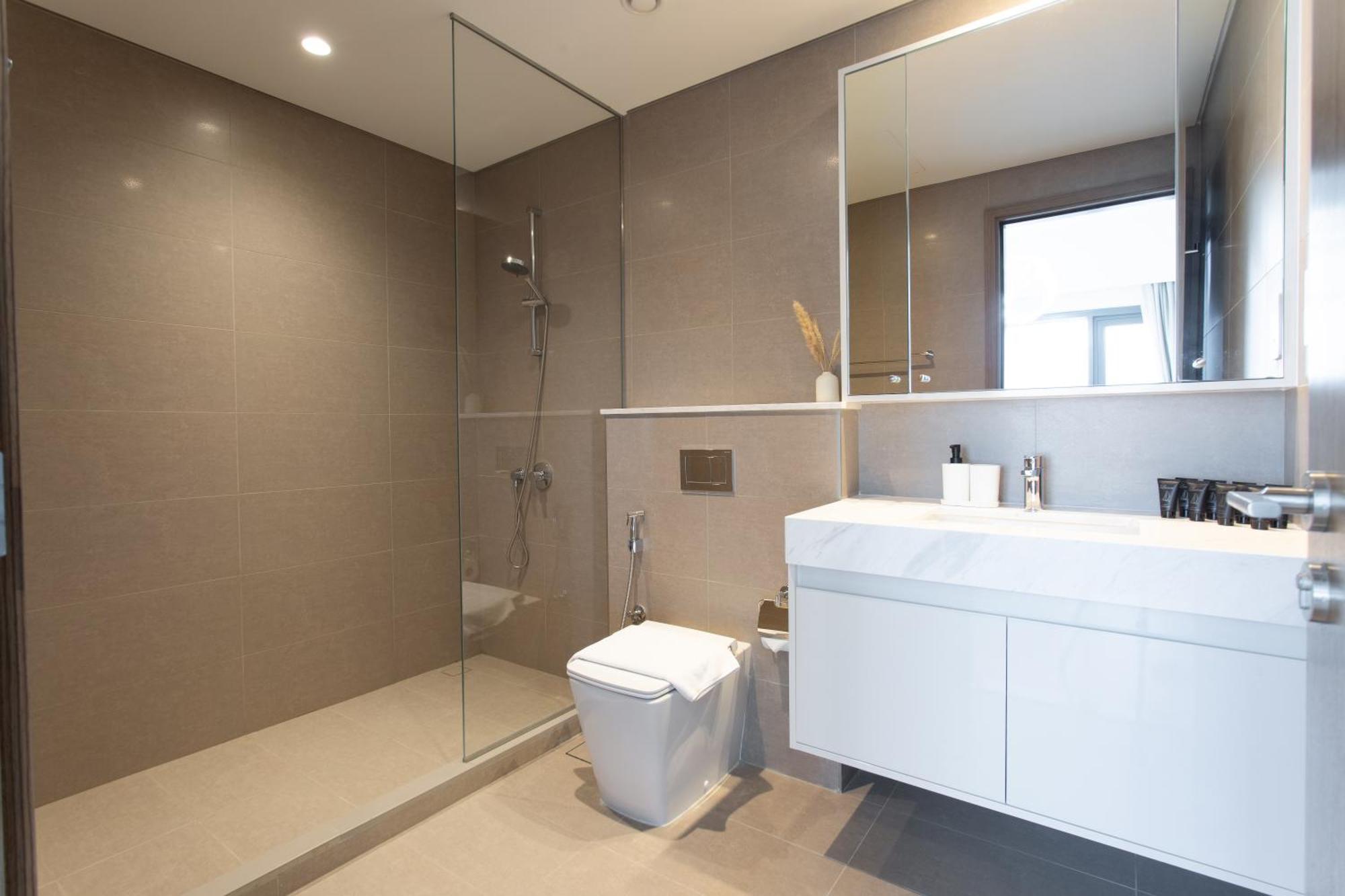 Prime Downtown Location 2br Burj Royale *