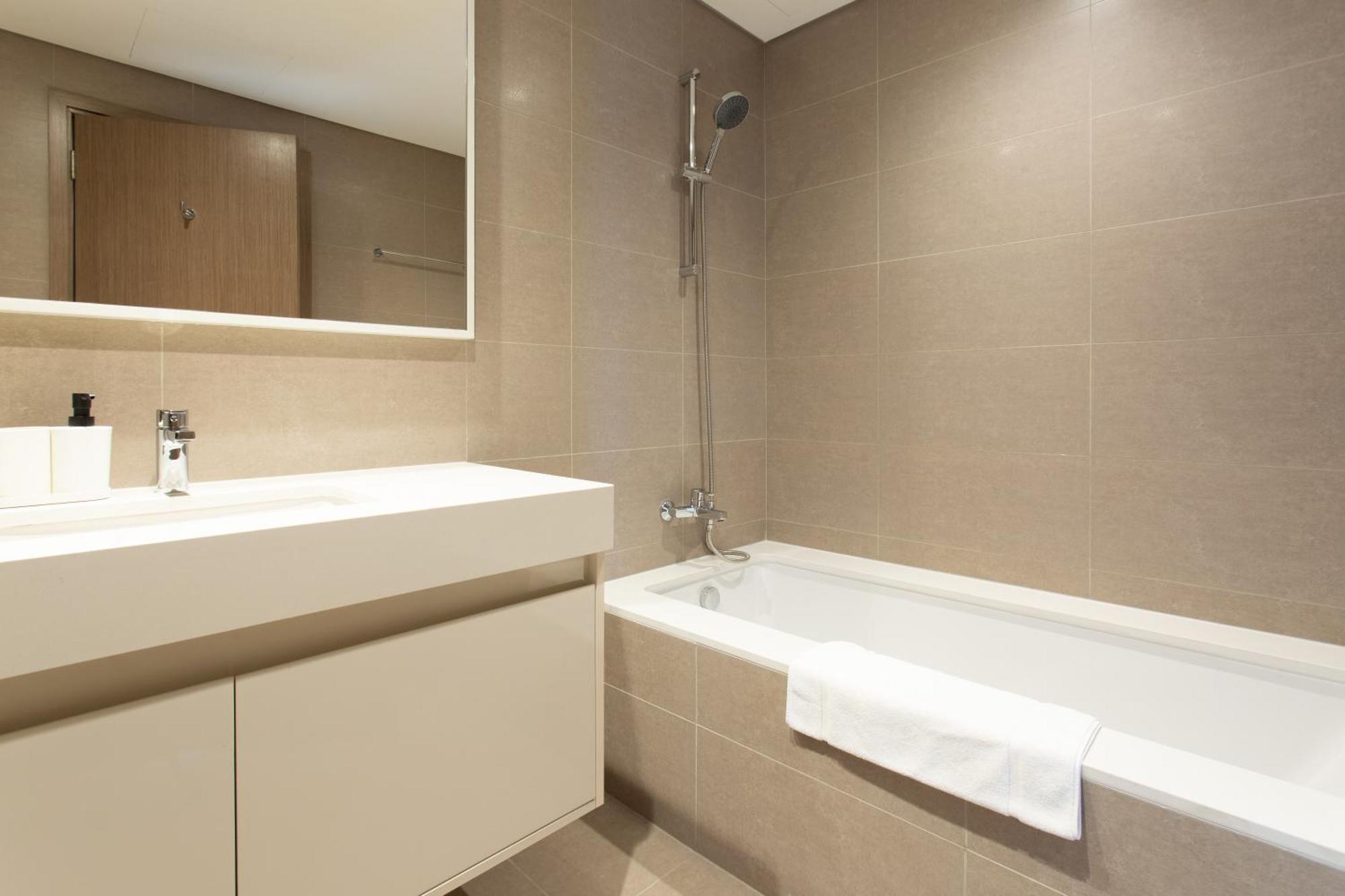 Apartment Prime Downtown Location 2br Burj Royale *